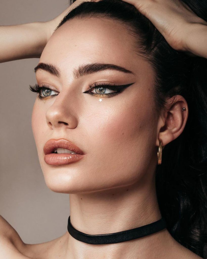 18 Makeup Artists to Follow on Instagram | Cosset Moi -   14 makeup Artist outfit ideas