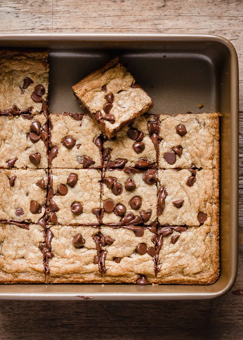Soft & Chewy Chocolate Chip Cookie Bars - Fork Knife Swoon -   15 desserts Italian chocolate chips ideas