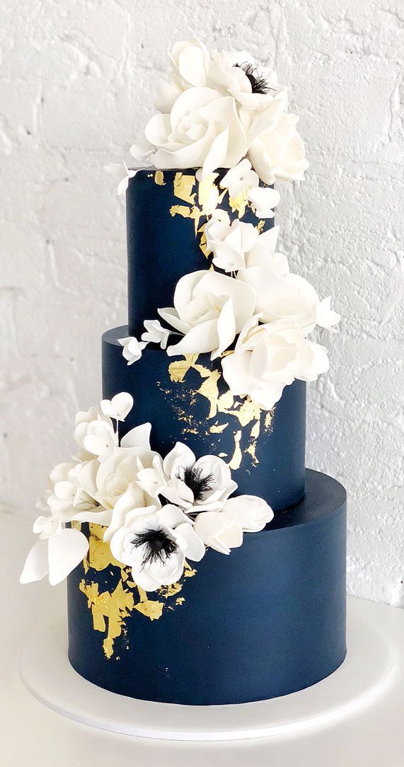 Blue and Gold Wedding Colour Theme For An Elegant Wedding -   17 wedding Cakes blue ideas