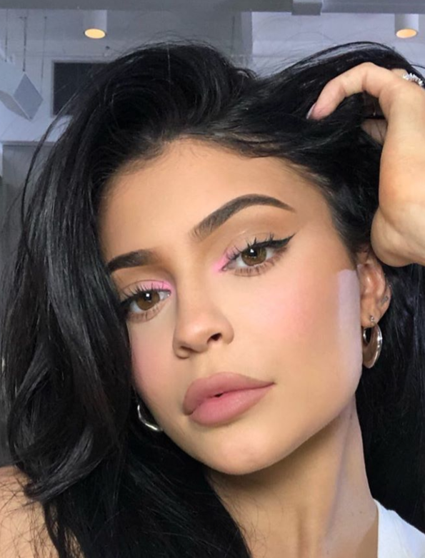 5 Liquid Foundations Kylie Jenner Would 100 Percent Approve Of For FLAWLESS Skin -   11 makeup Sencillo colorido ideas