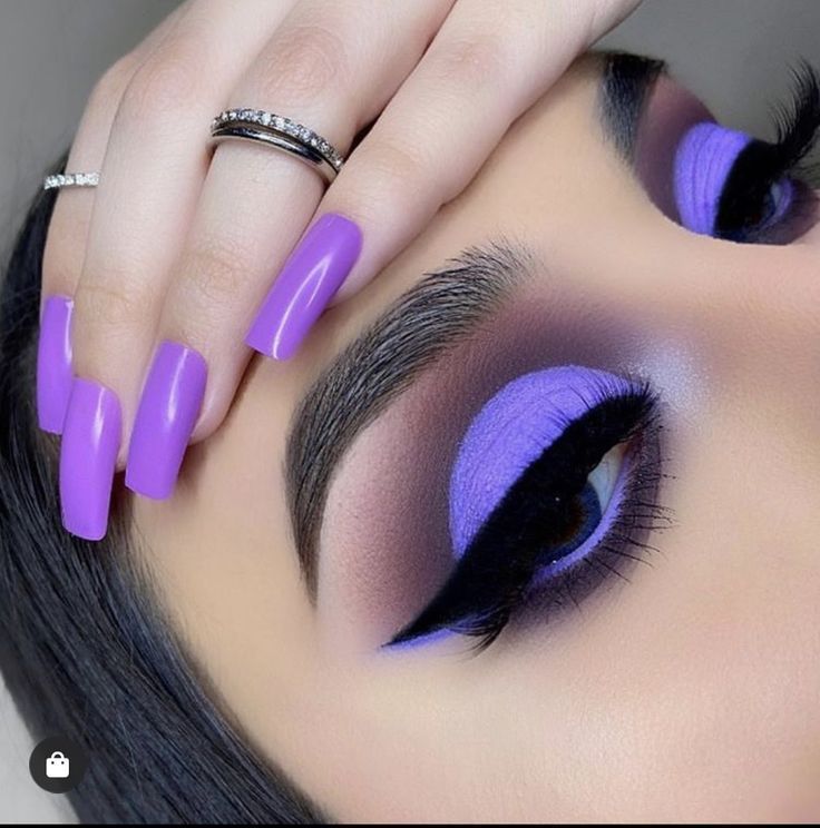 Purple cut crease eyeshadow with matching nails -   15 makeup Glam cut crease ideas