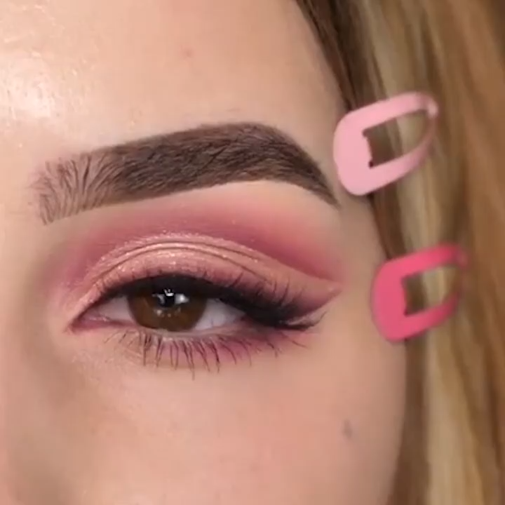 PINK GLITTERY EYES MAKEUP LOOK -   16 makeup pink ideas