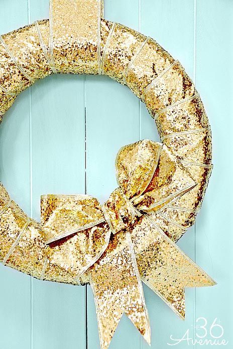 80 DIY Christmas Wreaths to Give Your Guests the Prettiest Welcome -   17 holiday Wreaths gold ideas