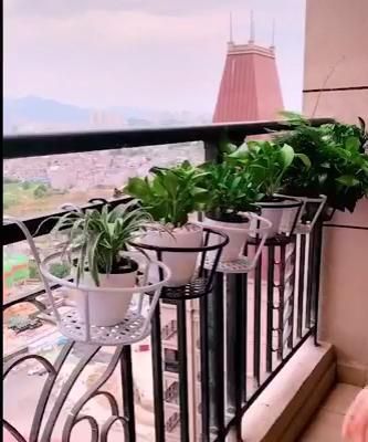 Hanging flower stand -   17 plants Patio apartment therapy ideas