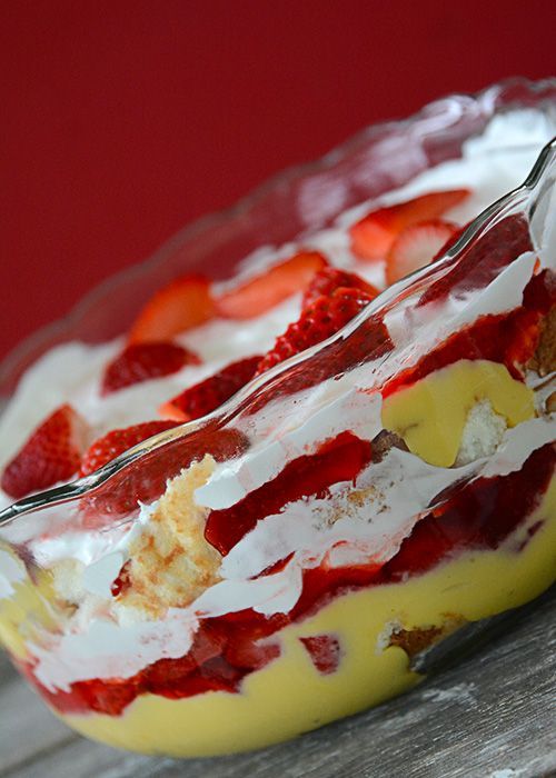 Strawberry Trifle - The Farmwife Crafts -   19 desserts Strawberry trifle ideas