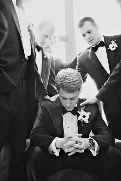 50 Sweet Wedding Photos That Will Make You Cry -   19 wedding Day groom ideas