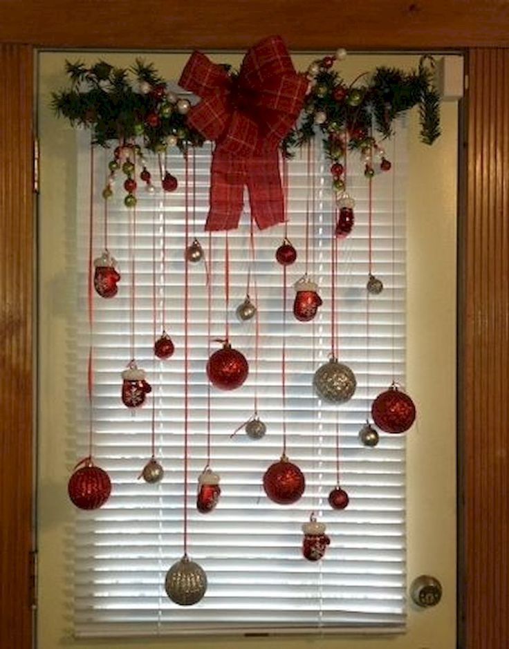 30 Beautiful Christmas Decorating Ideas on A Budget Check more at https://crafts.langefrisure... -   diy Christmas Decorations window