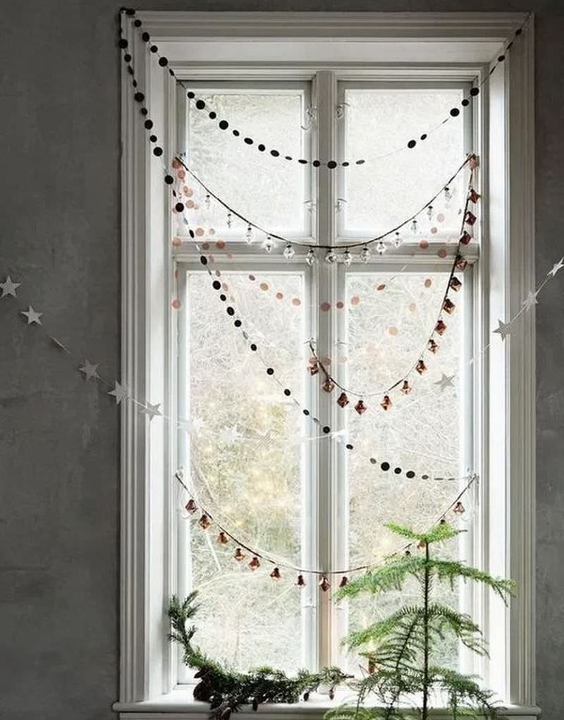 Easy and Inexpensive Christmas Window Decoration Ideas -   diy Christmas Decorations window