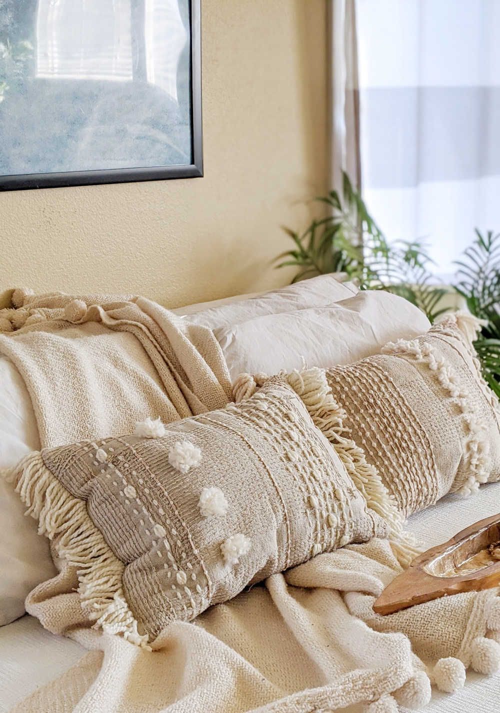 Make this Anthropologie-Inspired DIY Textured Pillow for $2! -   diy Pillows