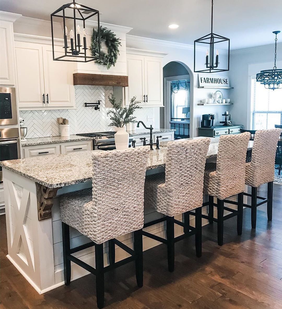 Farmhouse Fanatics's Instagram post: “TAG someone who NEEDS to see this! рџ?Ќ (рџ“ё @greeneacresfarmhouse) — There's so much to love here! вќ¤пёЏ Anybody else obsessing over those chairs?…” -   style Farmhouse cuisine