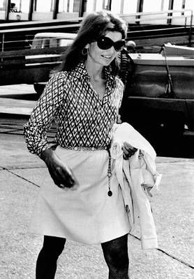 Jacqueline Kennedy Onassis Walks by Everett -   style Icons celebrity