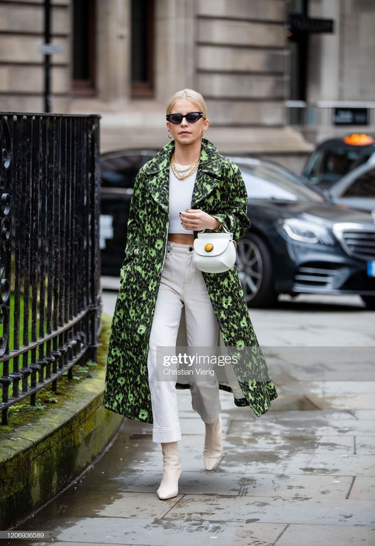 Caroline Caro Daur is seen wearing green coat with floral print,... -   15 style Frauen ausgefallen ideas
