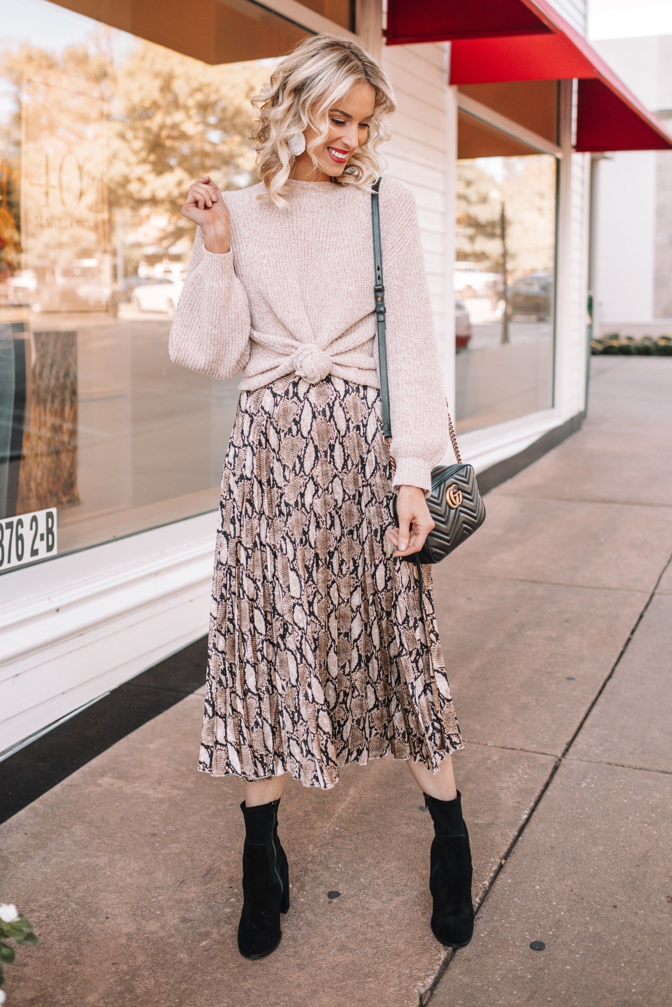 How to Wear a Midi Skirt - 10 Ways to Wear a Midi Skirt - Straight A Style -   18 style Winter skirt ideas