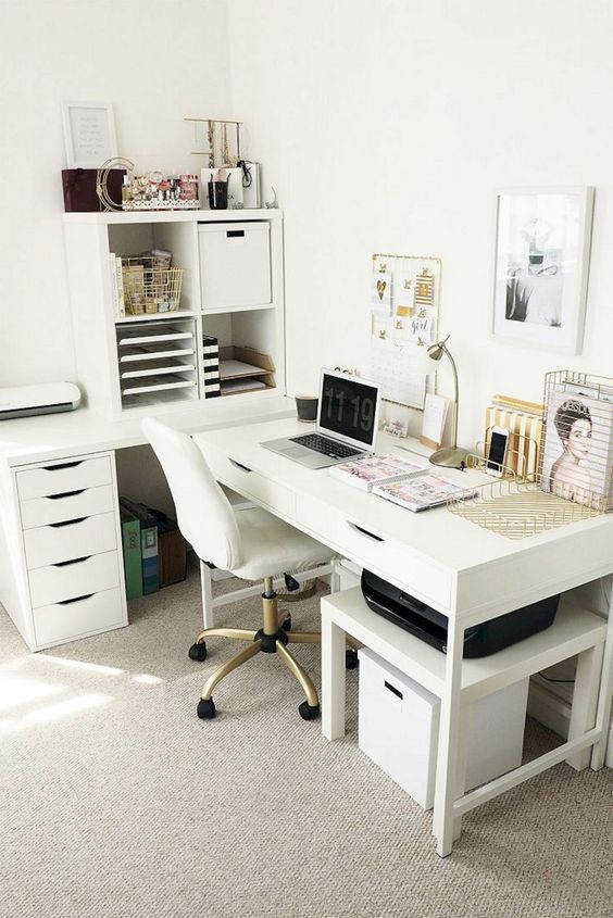 He encontrado esto en Pinterest -   19 diy Desk shelf ideas