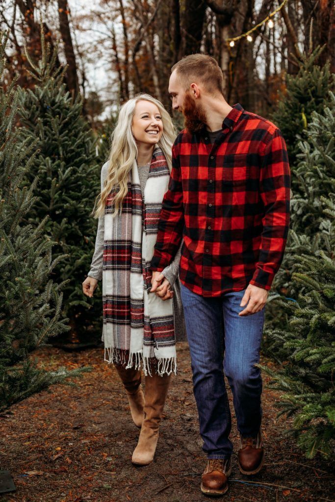 17 christmas photoshoot couples outfits ideas