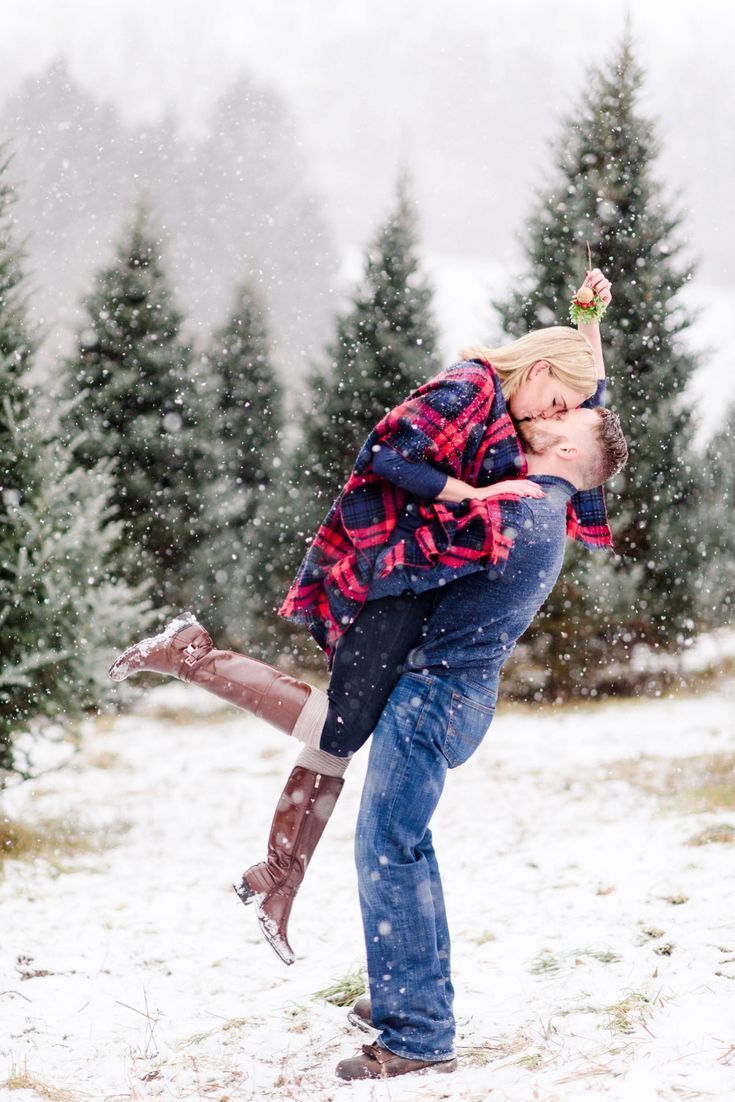 Snowy Christmas Tree Farm Engagement Session -   17 christmas photoshoot couples outfits ideas