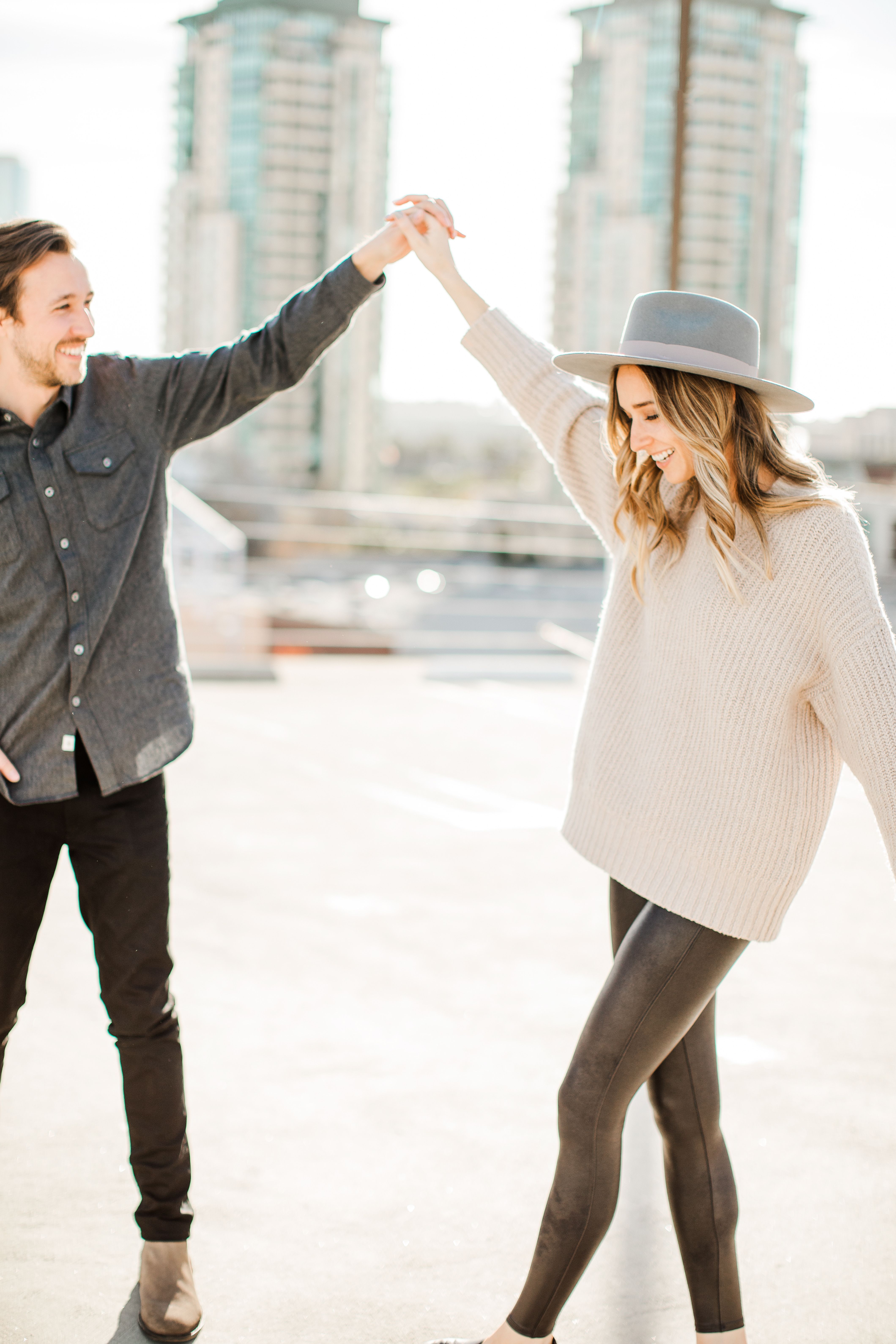 17 christmas photoshoot couples outfits ideas