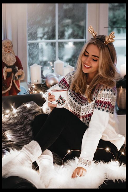 cozy christmas photoshoot -   17 christmas photoshoot woman ideas