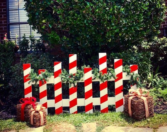 Christmas Picket Fence -   18 christmas decor outdoor fence ideas