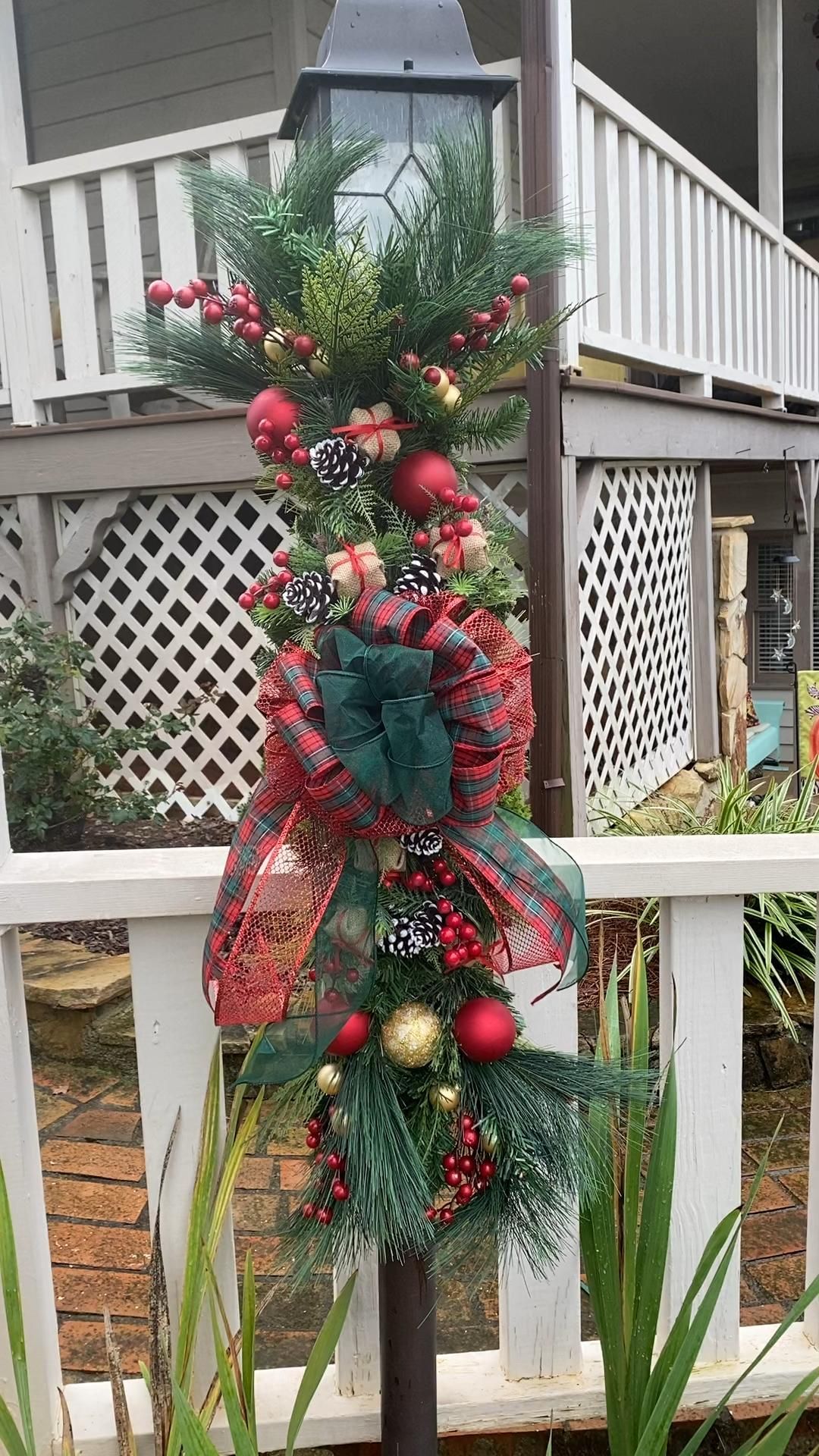 18 christmas decor outdoor fence ideas