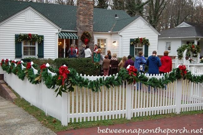 18 christmas decor outdoor fence ideas