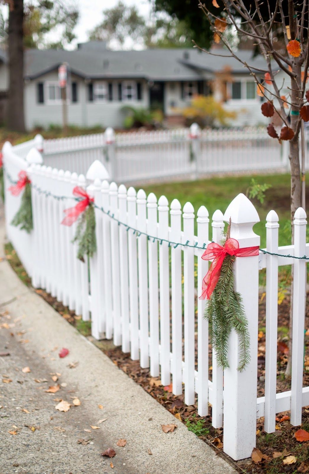 18 christmas decor outdoor fence ideas