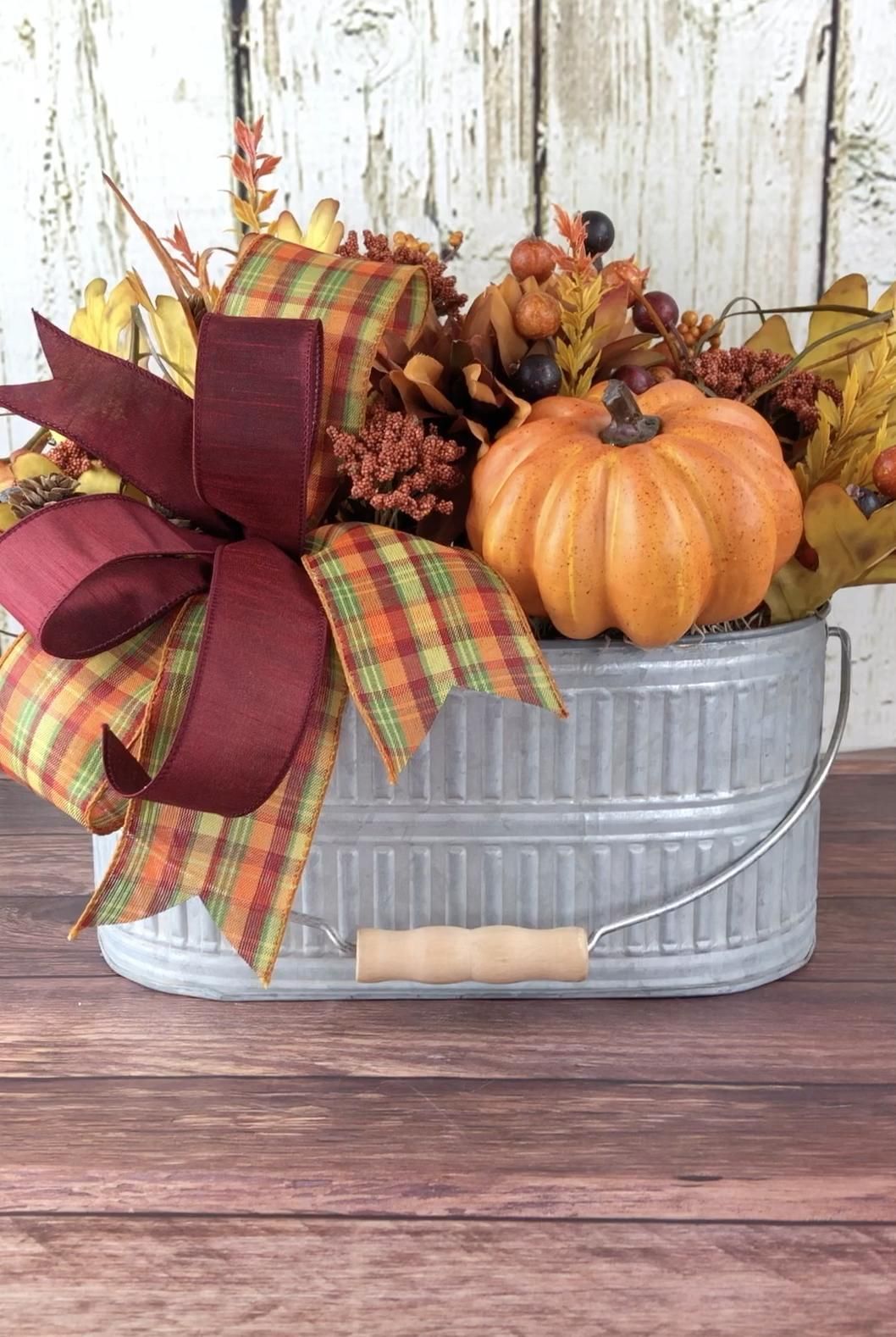 Fall centerpiece, fall table arrangement, fall decor, pumpkin centerpiece, Thanksgiving decor -   18 thanksgiving home decor ideas