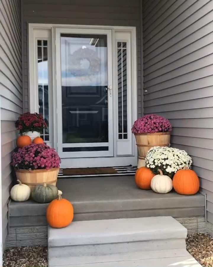 Fall Porch Decor with Pumpkins and Mums -   18 thanksgiving home decor ideas