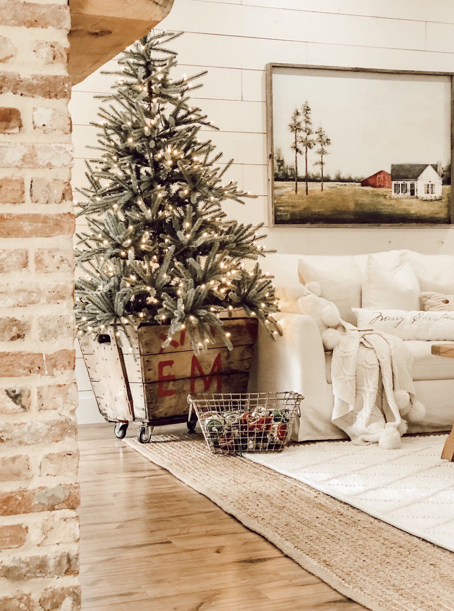 Farmhouse Christmas Tree Decorating with Balsam Hill — Whitetail Farmhouse -   19 christmas tree 2020 simple ideas