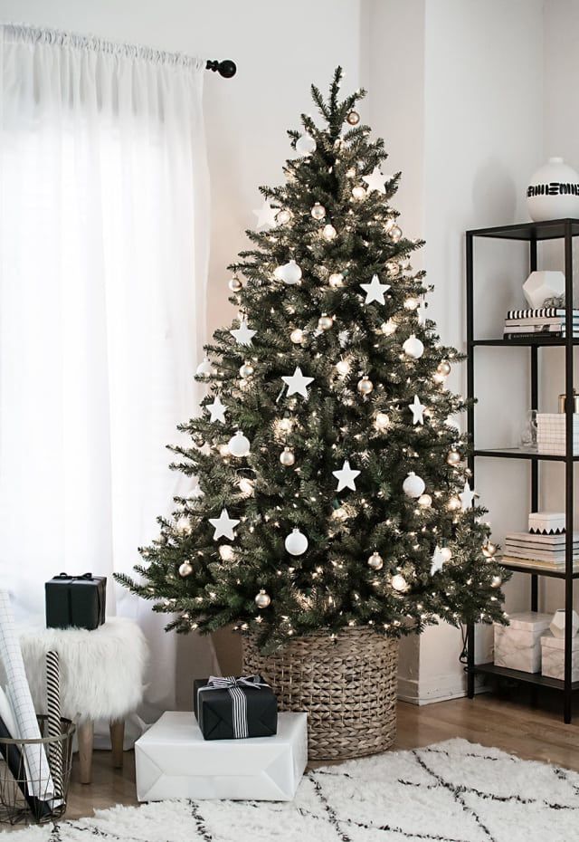 Here's How to Give Your Christmas Tree a Modern Twist -   19 christmas tree 2020 simple ideas
