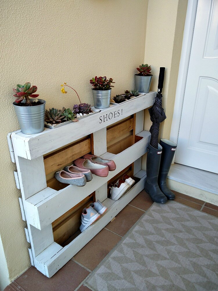 15 Clever DIY Shoe Storage Solutions For Small Spaces! -   20 diy Muebles zapatos ideas