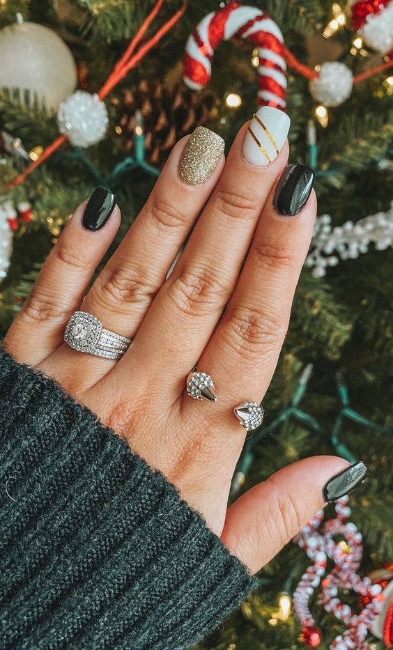 50+ Stylish Christmas Nail Colors and How To Do Them | -   16 christmas nails acrylic short simple ideas