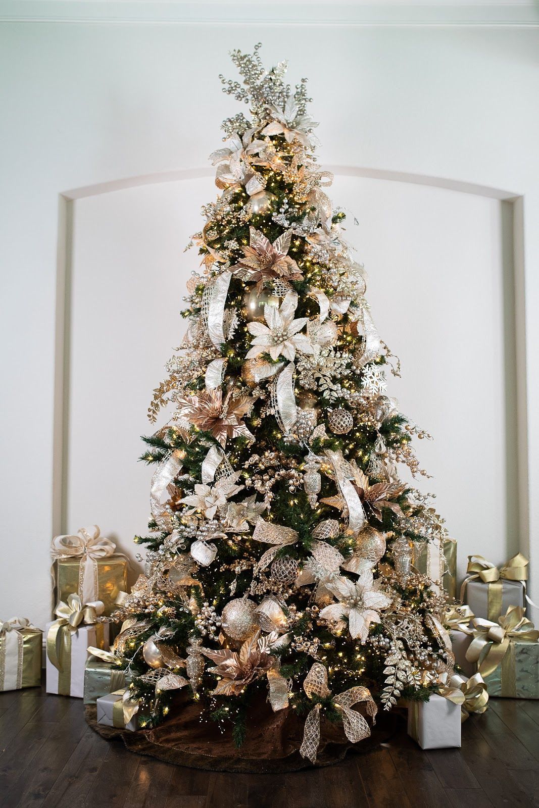 Top Trends in Christmas Home Decor for 2020 -   17 christmas tree decor 2020 gold ideas