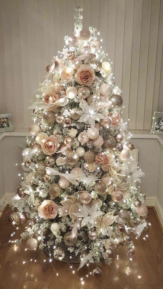 22 Best Christmas Tree Ideas for 2020 - Its Claudia G -   17 christmas tree decor 2020 gold ideas