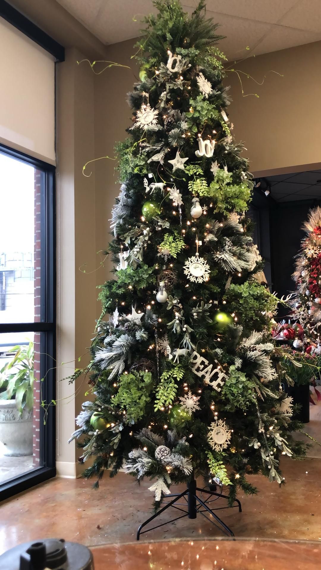 Green & White Christmas Tree -   17 christmas tree decorations ideas