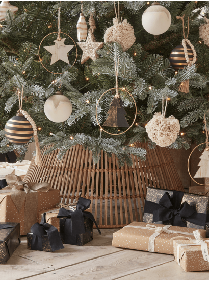 Christmas Tree Decorations, Traditional Gold & Silver Glass Baubles UK -   18 christmas tree 2020 trends ideas