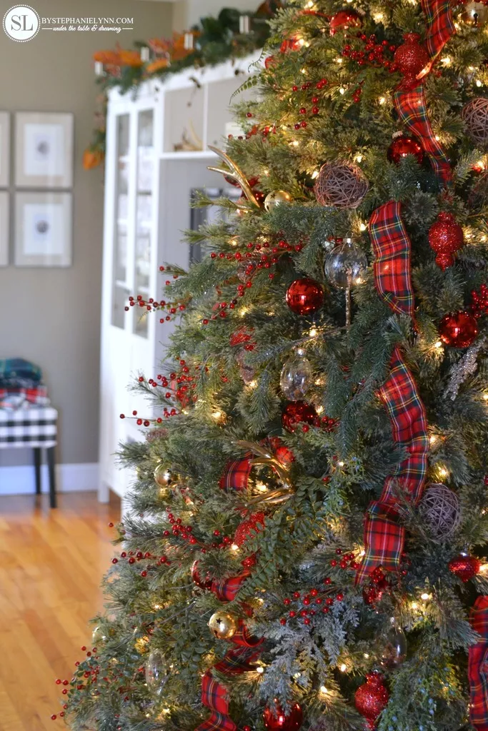 Traditional Red Tartan Plaid Christmas Tree | 2016 Michaels Dream Tree Challenge - bystephanielynn -   18 christmas tree themes traditional ideas