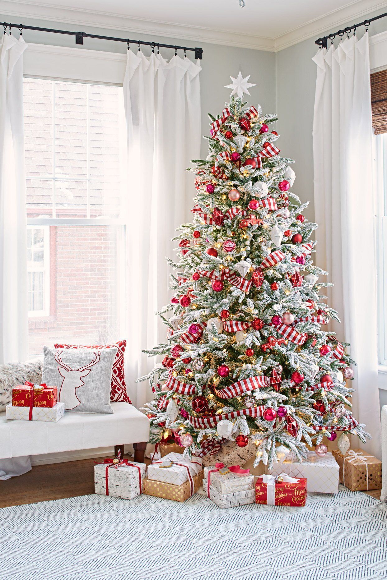 46 Stunning Ways to Trim Your Christmas Tree -