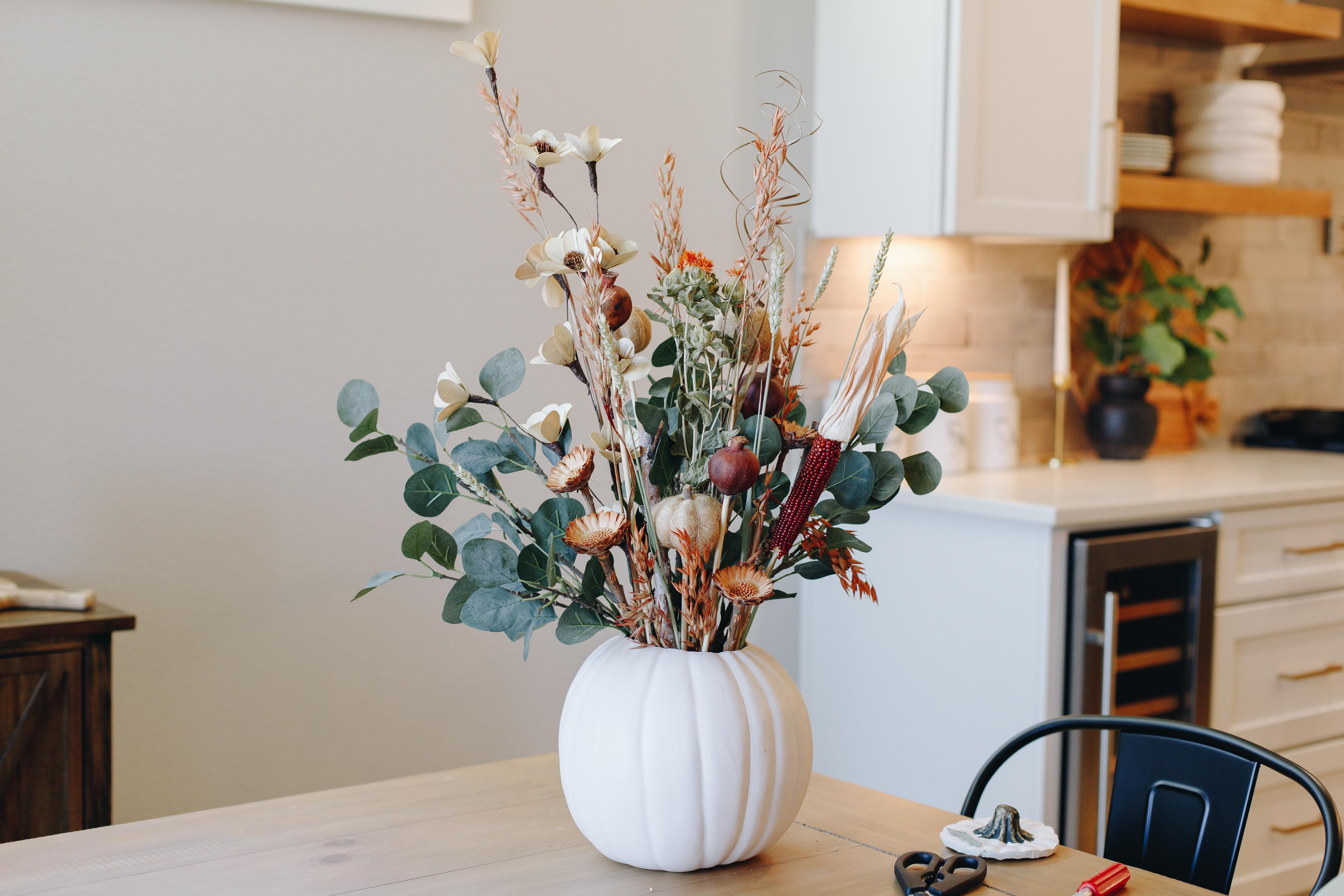 Easy DIY Pumpkin Vase Centerpiece -   19 diy thanksgiving centerpieces vases ideas