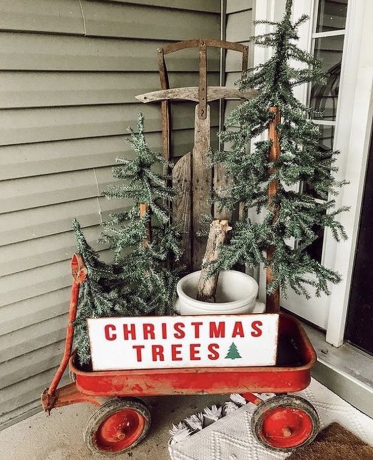 97 Farmhouse Christmas Decor Ideas For Your Home - Chaylor & Mads -   19 farmhouse christmas tree decorations diy ideas