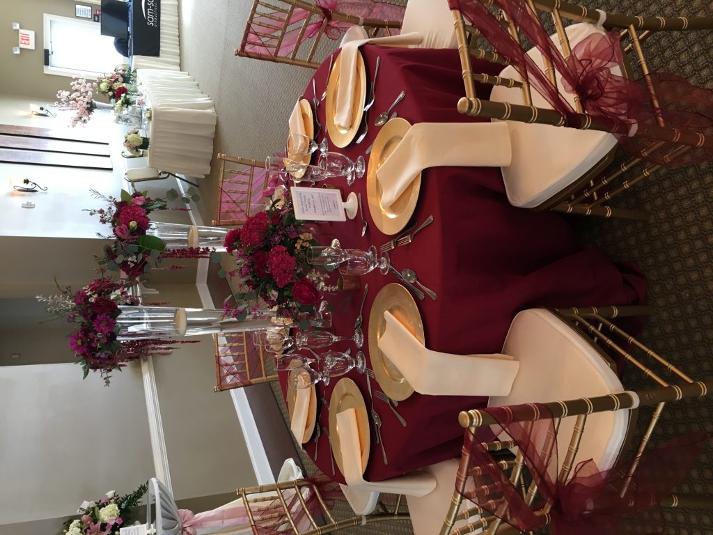 This Gorgeous Table Set Up Is Filled With Upgrades Floor Length Burgundy Table Cloth Champagne 7214